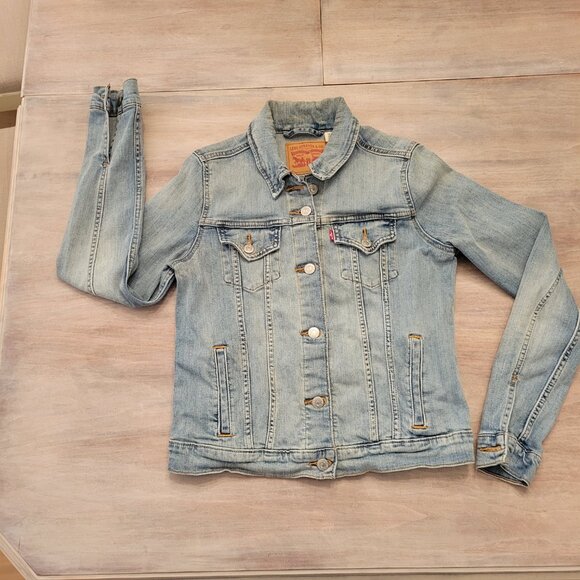 Levi’s Strauss Distressed Stretch Jean Jacket Women’s Size Medium Light Wash - Picture 1 of 11